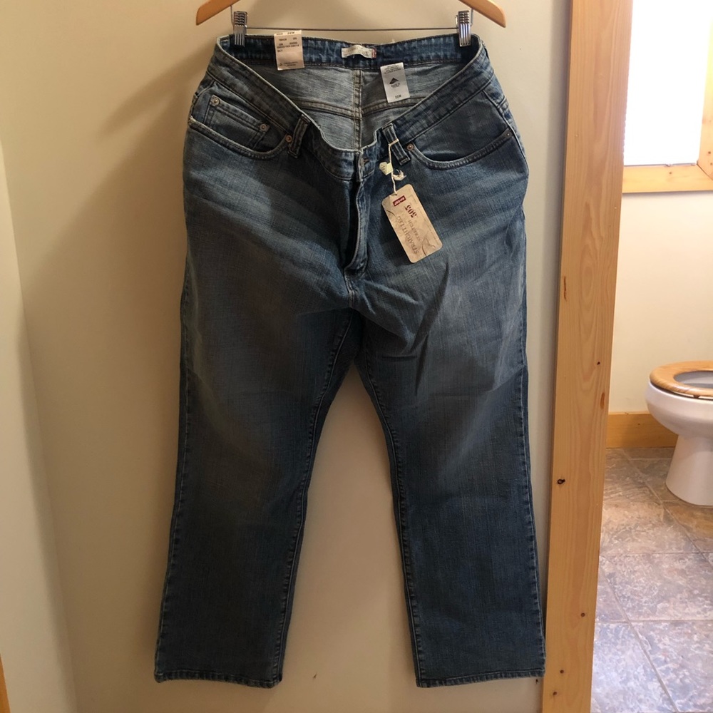 22W Medium Women’s Levi’s Straight Leg Blue Jeans